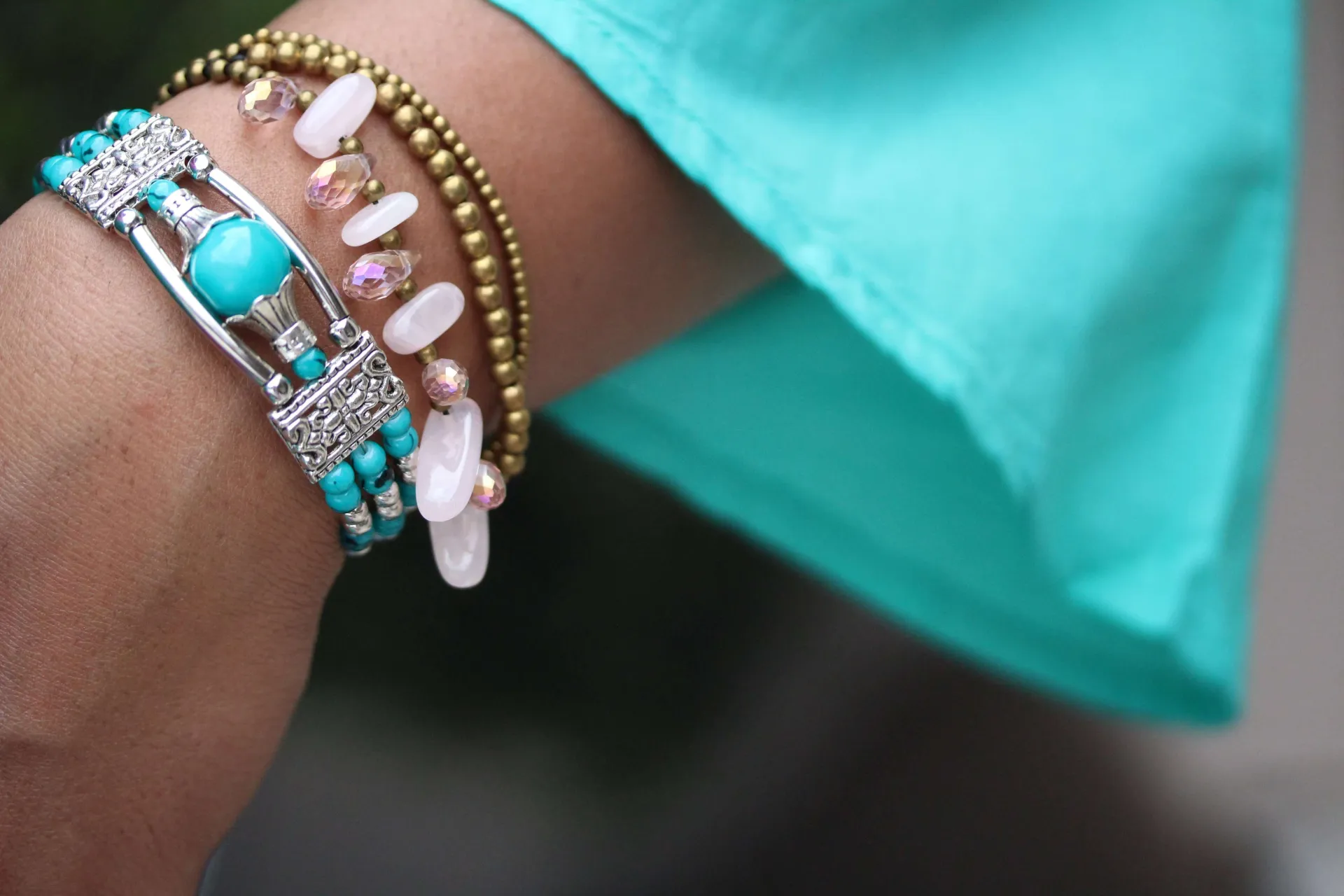 Bohemian Elegance: Feather Charm & Beaded Bracelet, Turquoise Accent Bracelet, Multi-Color Bead Bracelet