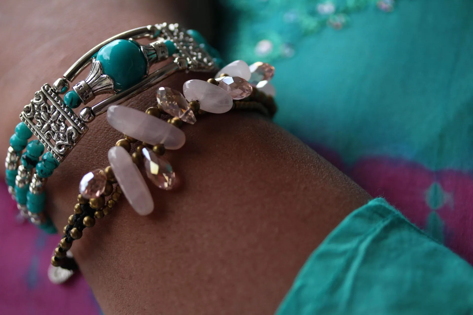 Bohemian Elegance: Feather Charm & Beaded Bracelet, Turquoise Accent Bracelet, Multi-Color Bead Bracelet