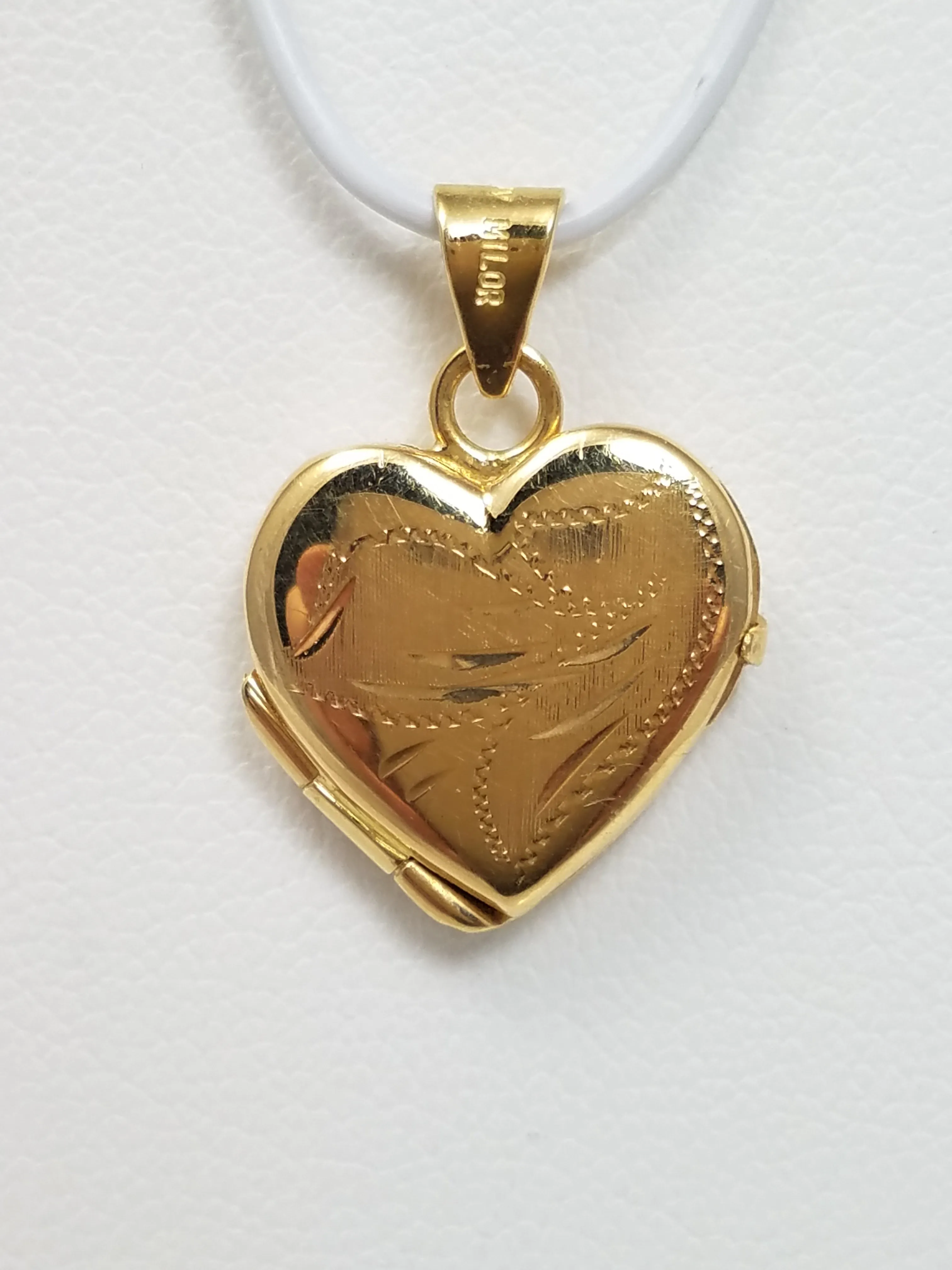 Enchanting 18k Yellow Gold Heart Locket Pendant