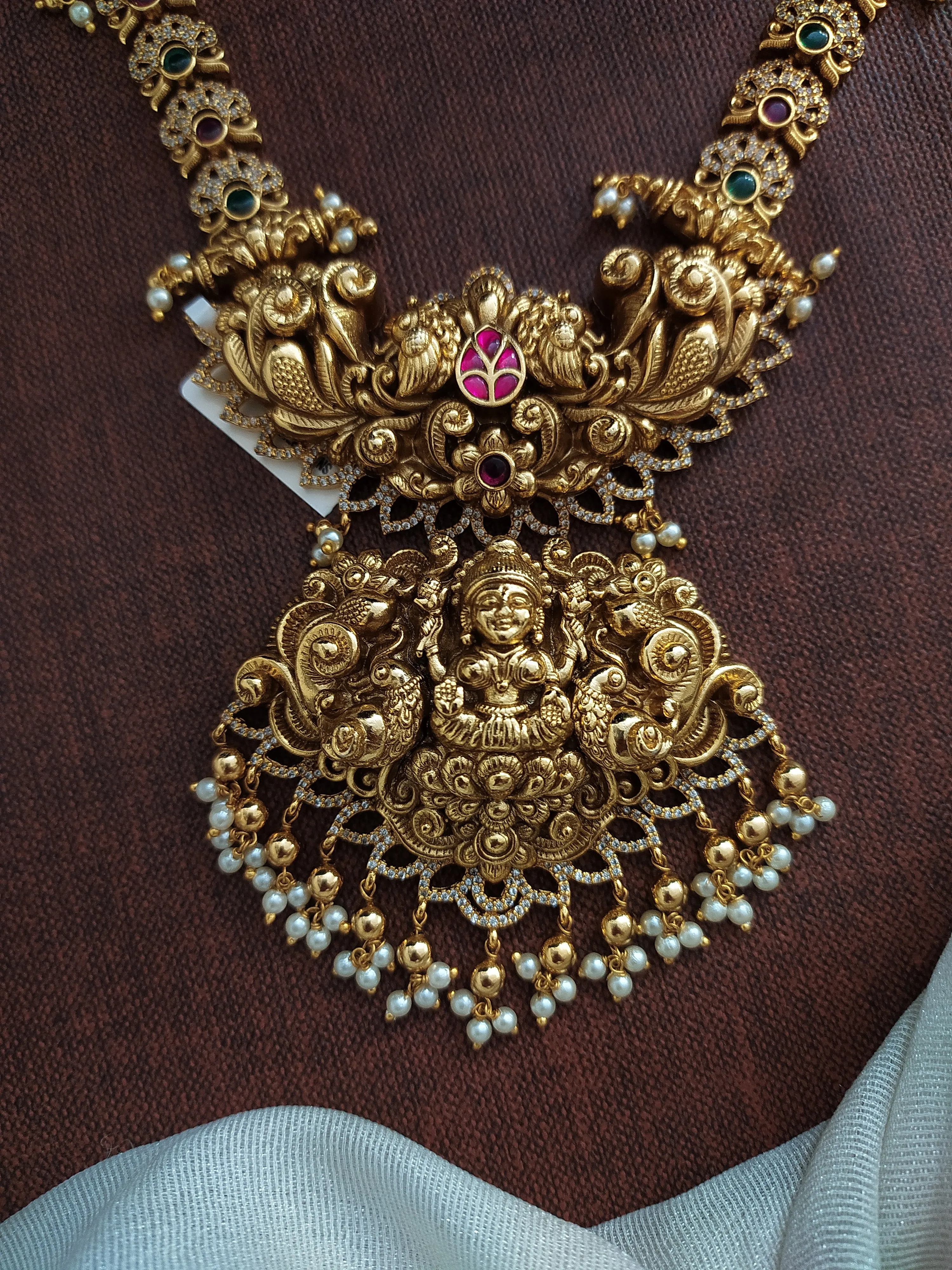 Enchanting Antiquity: The Antique Nagas Kemp Stone Necklace Set