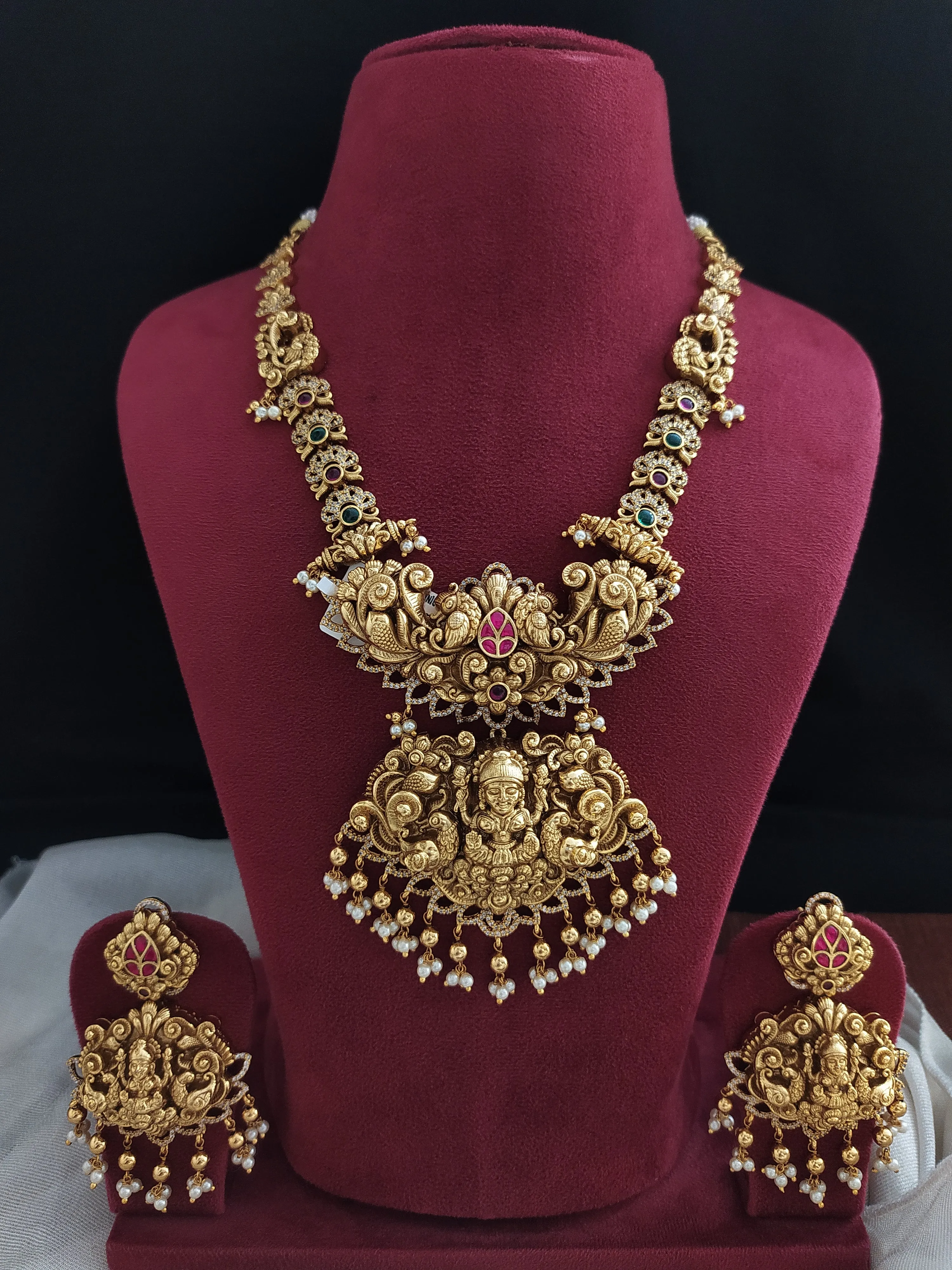 Enchanting Antiquity: The Antique Nagas Kemp Stone Necklace Set