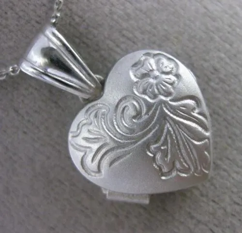 ESTATE 14KT WHITE GOLD HAND ETCHED FLOWER HEART LOCKET FLOATING PENDANT #25183