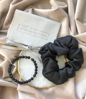 Gift Set Classic Silk Scrunchie & Black Onyx Bracelet