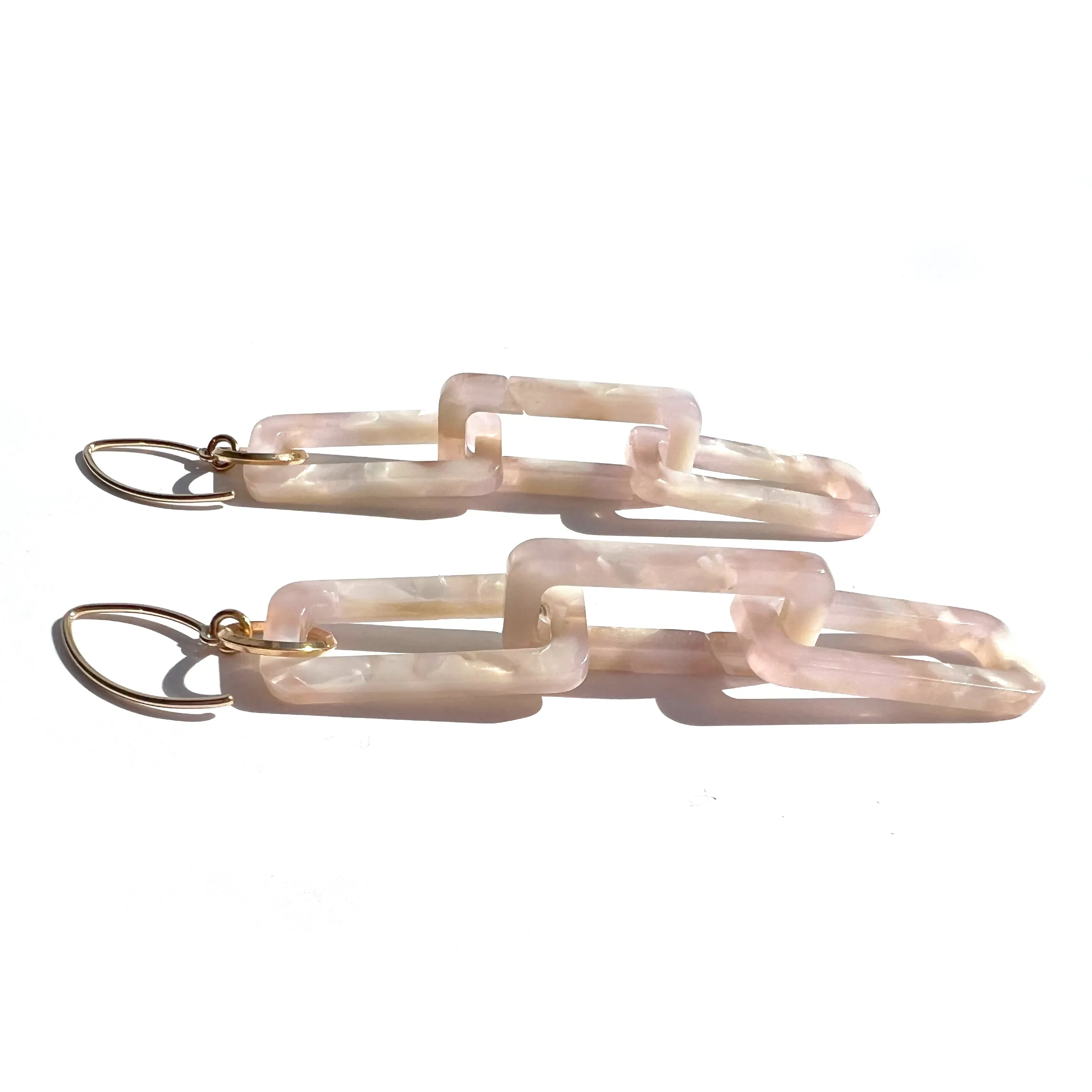 MPR x THE IMAGINARIUM: Rose Quartz Marble Rectangle Chain Link Hooks_1