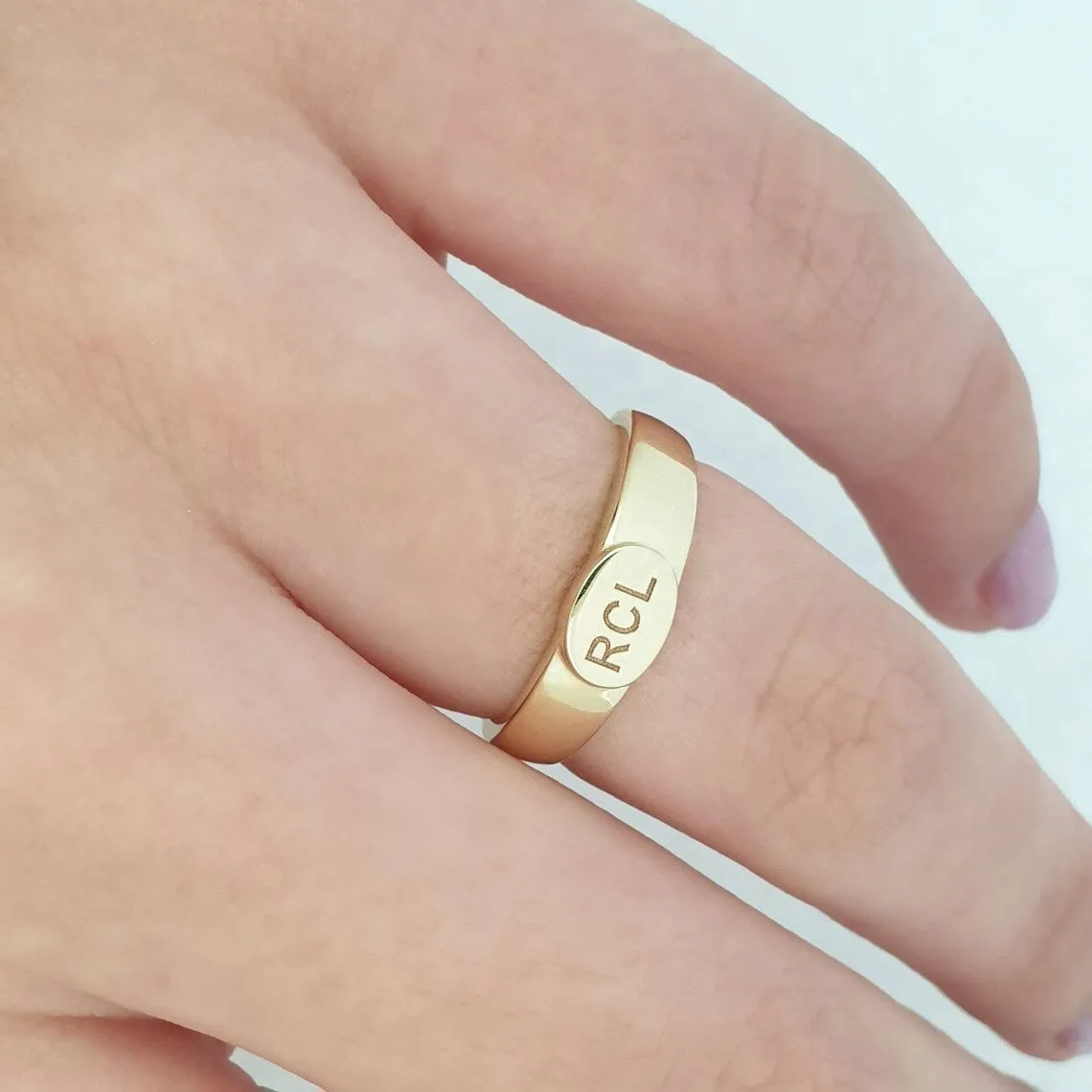 Oval Signet Band