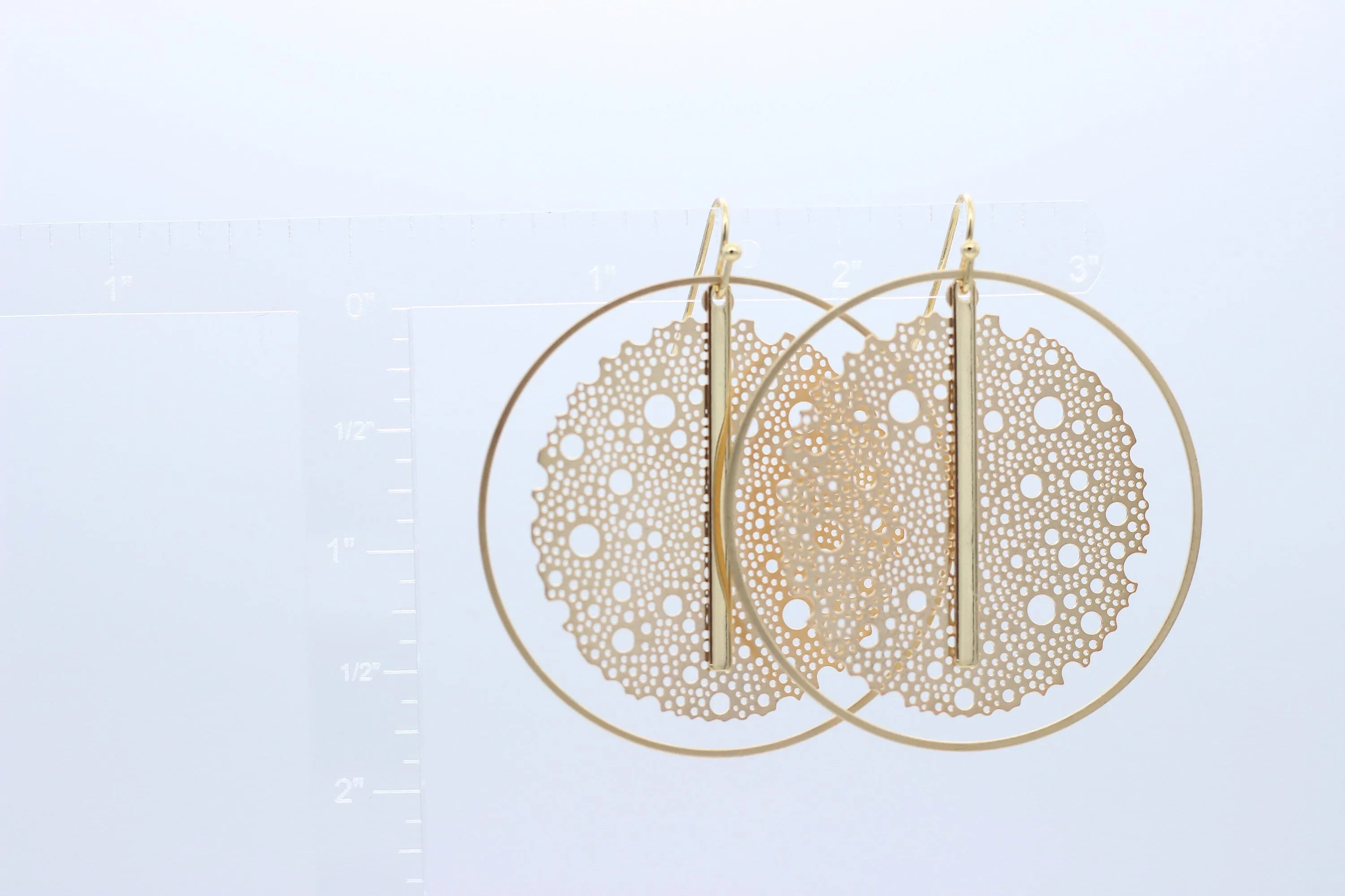 "L'Or" Gold Mesh and Vertical Bar Drop Hoop Earrings